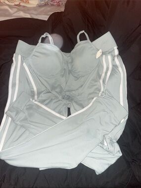 No Boundaries Light Gray Sport Bra & Jogger Set